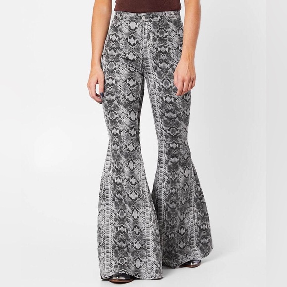 FREE PEOPLE Just Float On Snake Print Flare Jean size 24 - Picture 1 of 5